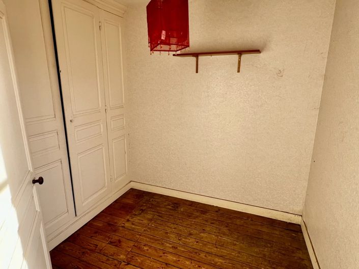 Image No.11-3 Bed House for sale