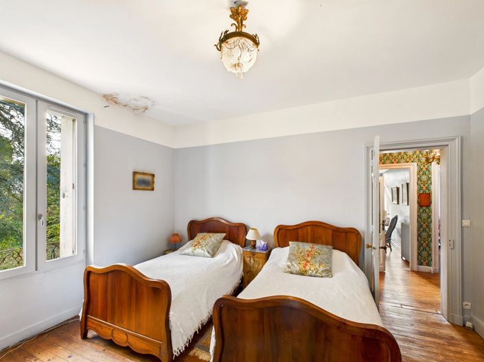 Image No.6-9 Bed House for sale