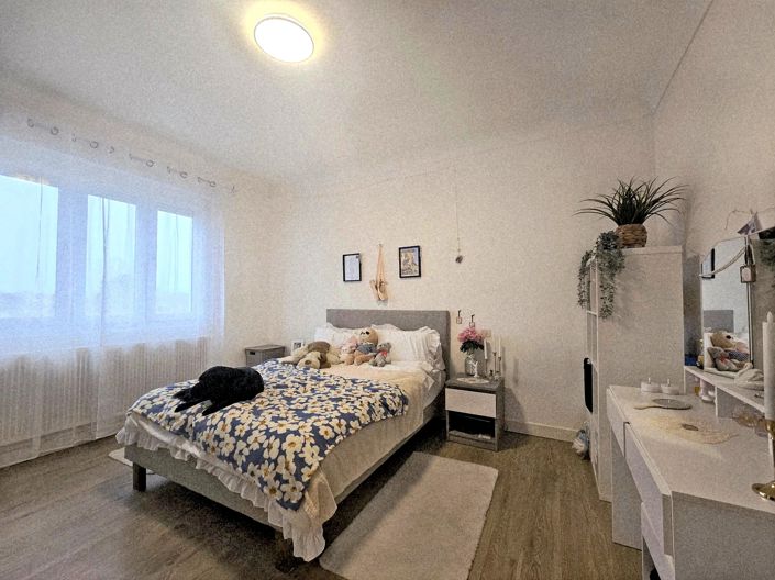 Image No.12-4 Bed House for sale