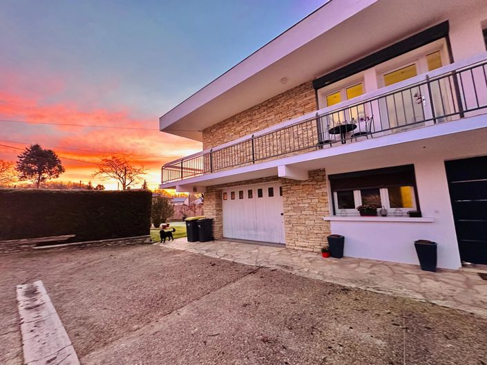 Image No.2-4 Bed House for sale