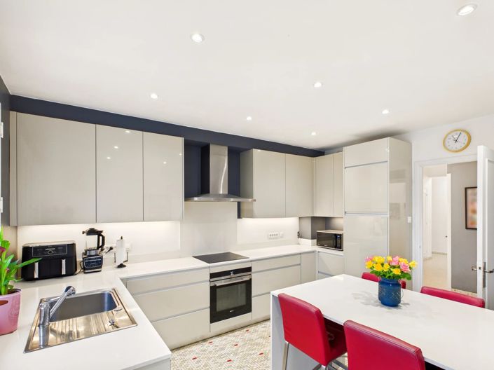 Image No.3-4 Bed House for sale