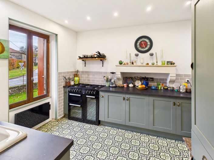 Image No.4-4 Bed Village House for sale