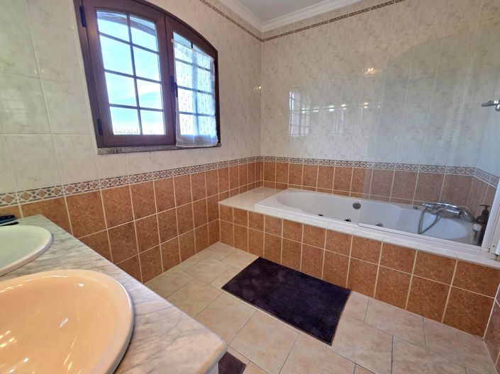 Image No.11-3 Bed House for sale