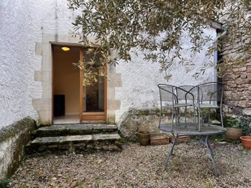 e852de2010d4365683d46d1de5fbffe208f32bc844192