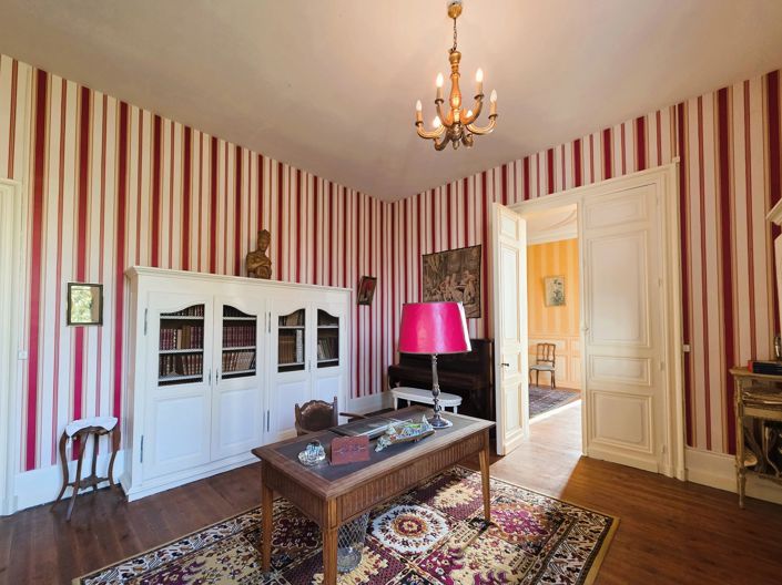 Image No.9-5 Bed House for sale