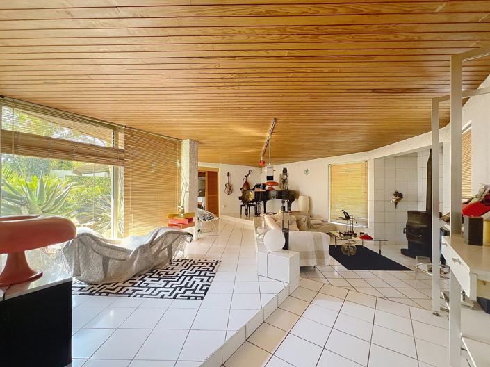 Image No.6-3 Bed House for sale