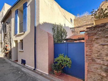 1 - Fourques, Maison de village