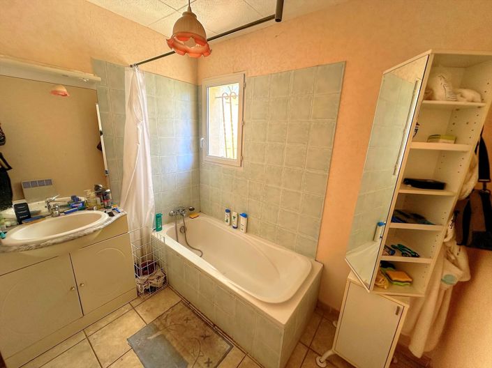 Image No.10-4 Bed House for sale