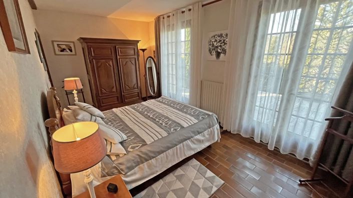 Image No.7-5 Bed House for sale