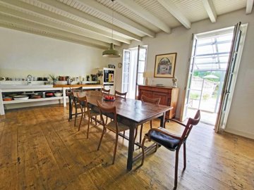 8318fd661fafeba3a7d292526864cb2dc744975bfa192