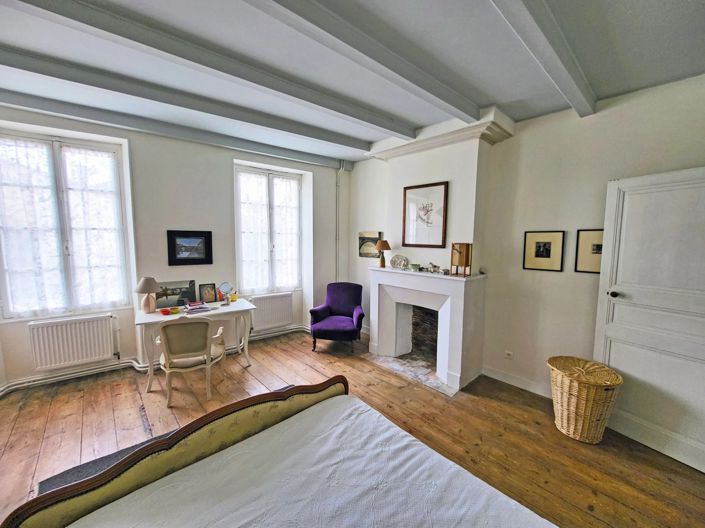 Image No.7-6 Bed Village House for sale