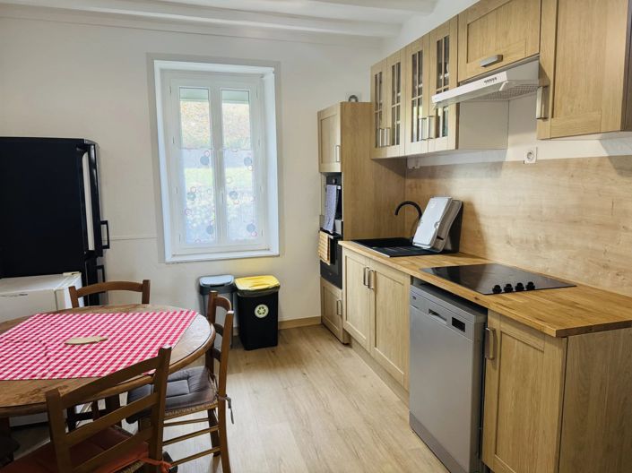 Image No.8-5 Bed House for sale