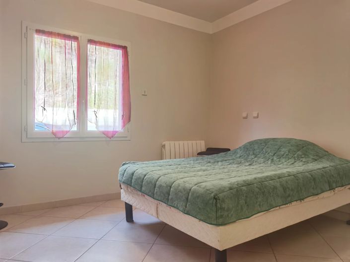 Image No.10-3 Bed House for sale