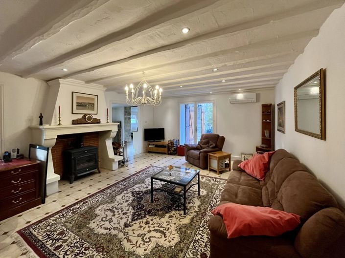 Image No.5-8 Bed House for sale