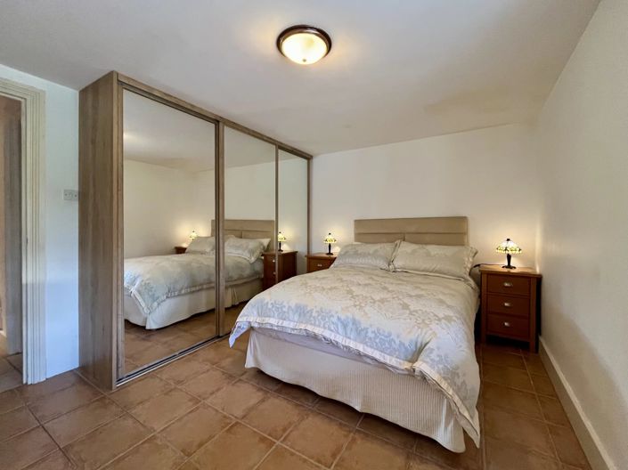 Image No.6-8 Bed House for sale