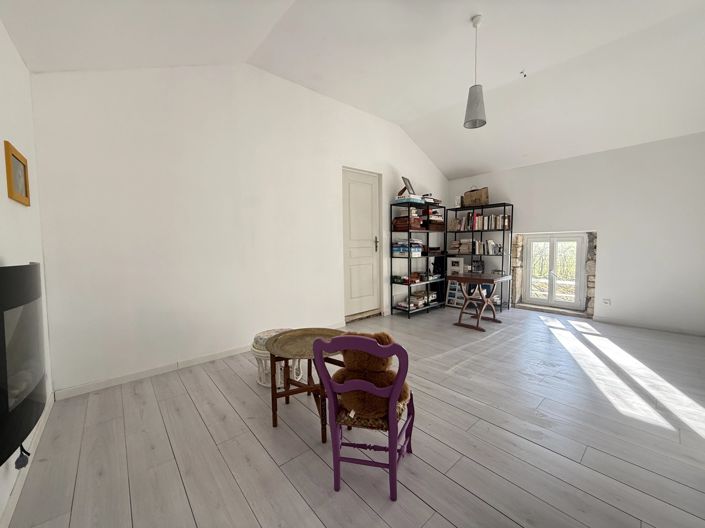 Image No.10-5 Bed House for sale