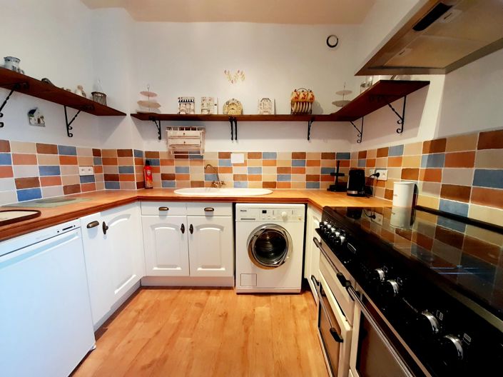 Image No.12-4 Bed Village House for sale