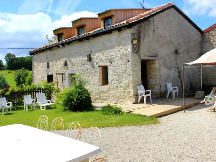 Image No.2-Ferme de 8 chambres à vendre à Thénac