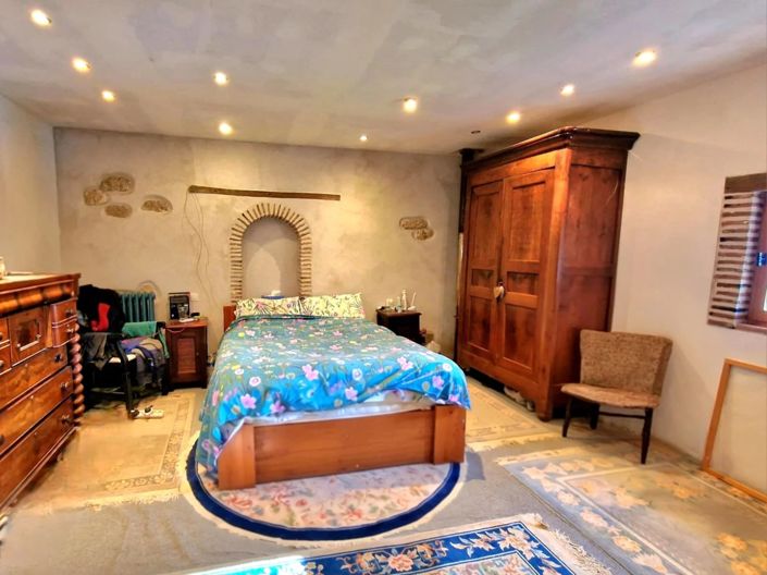 Image No.11-12 Bed Village House for sale