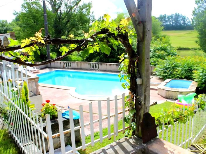 Image No.15-12 Bed Village House for sale