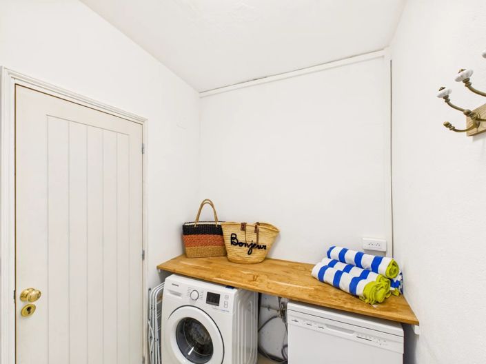 Image No.9-3 Bed House for sale