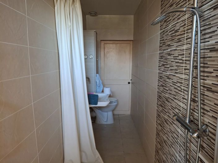 Image No.8-3 Bed House for sale