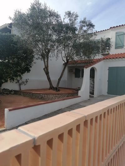 Image No.15-3 Bed House for sale