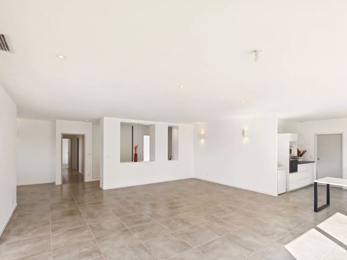 Image No.15-3 Bed House for sale