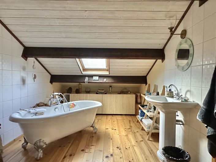 Image No.5-2 Bed House for sale