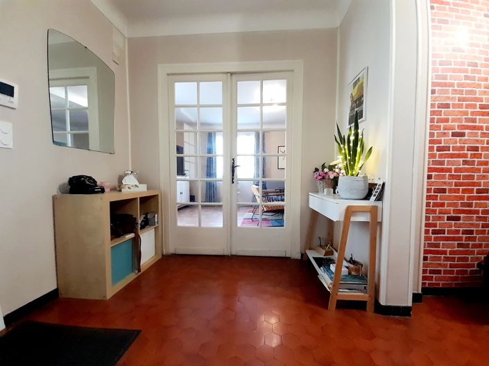 Image No.7-5 Bed House for sale