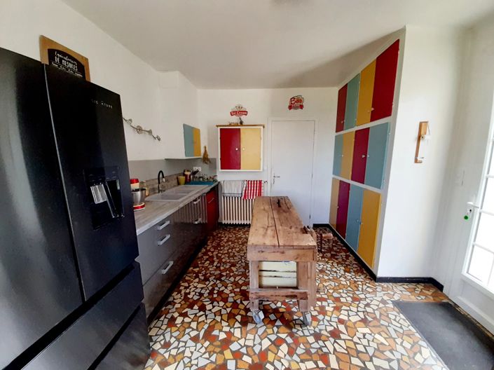 Image No.8-5 Bed House for sale