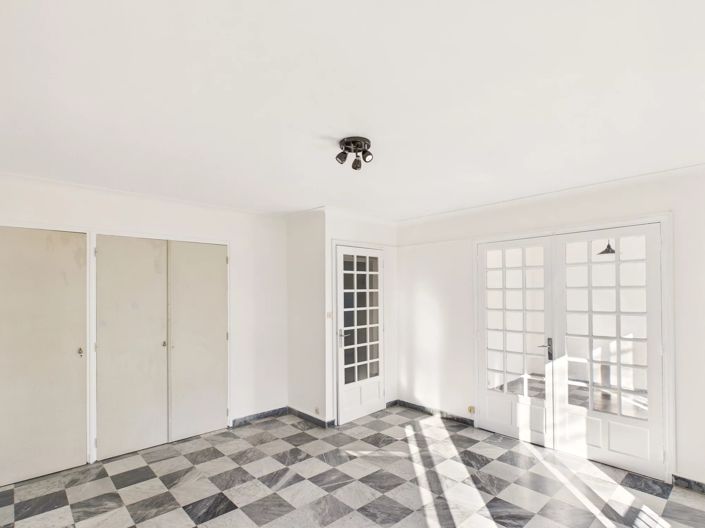 Image No.2-1 Bed Property for sale