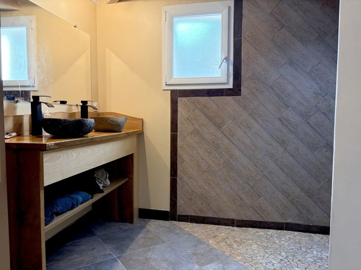 Image No.11-3 Bed House for sale