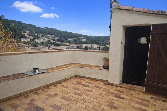 Image No.3-3 Bed Property for sale