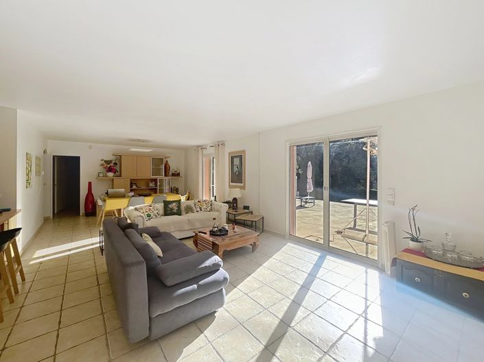 Image No.5-4 Bed House for sale