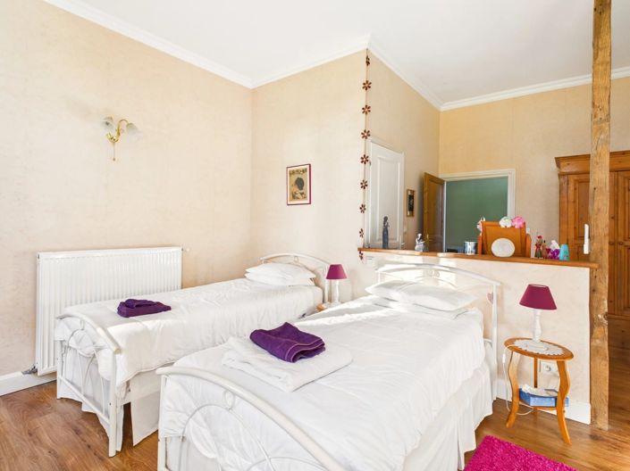 Image No.8-8 Bed House for sale