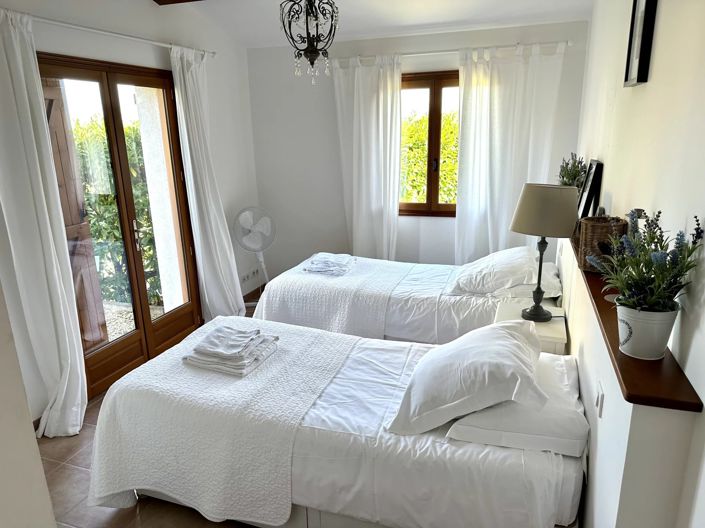 Image No.6-6 Bed House for sale