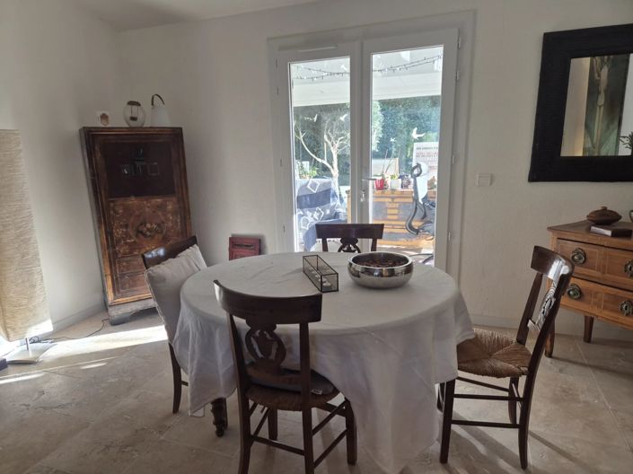 Image No.11-2 Bed House for sale