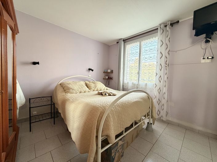 Image No.10-3 Bed House for sale