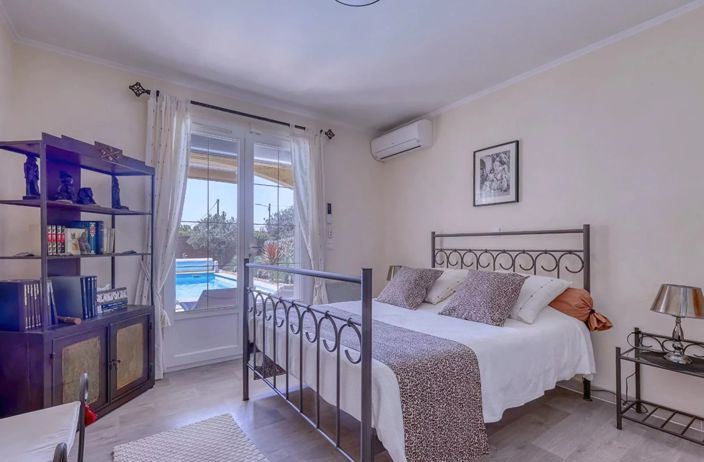 Image No.14-3 Bed House for sale