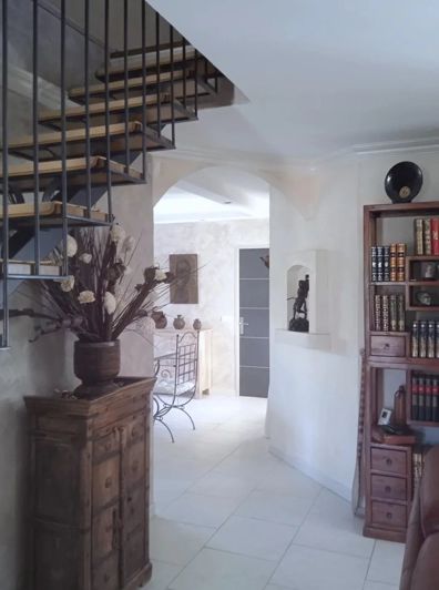 Image No.7-3 Bed House for sale