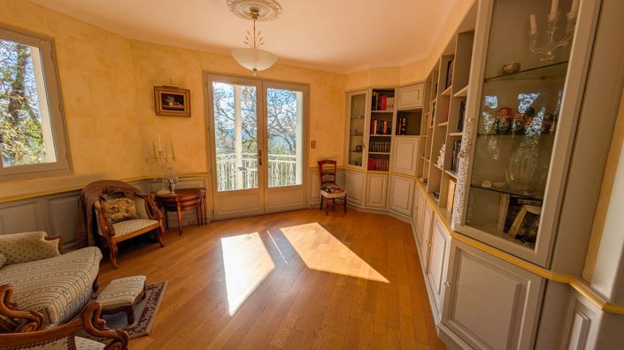 Image No.5-6 Bed House for sale