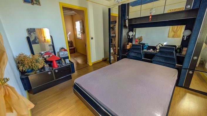 Image No.8-6 Bed House for sale