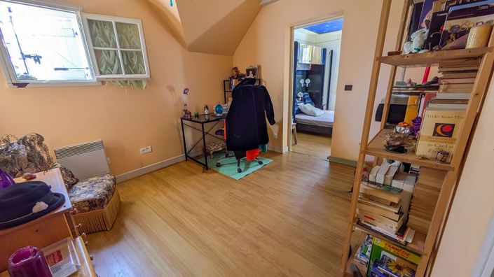 Image No.9-6 Bed House for sale