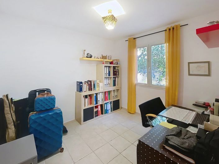 Image No.8-4 Bed House for sale