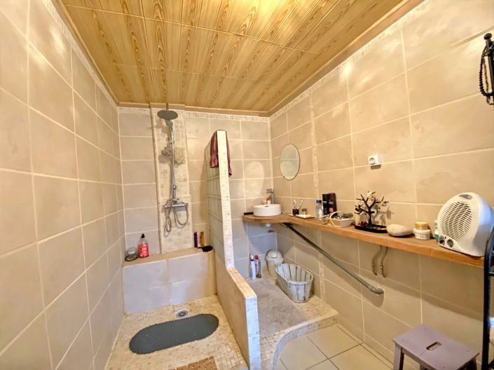 Image No.11-3 Bed House for sale