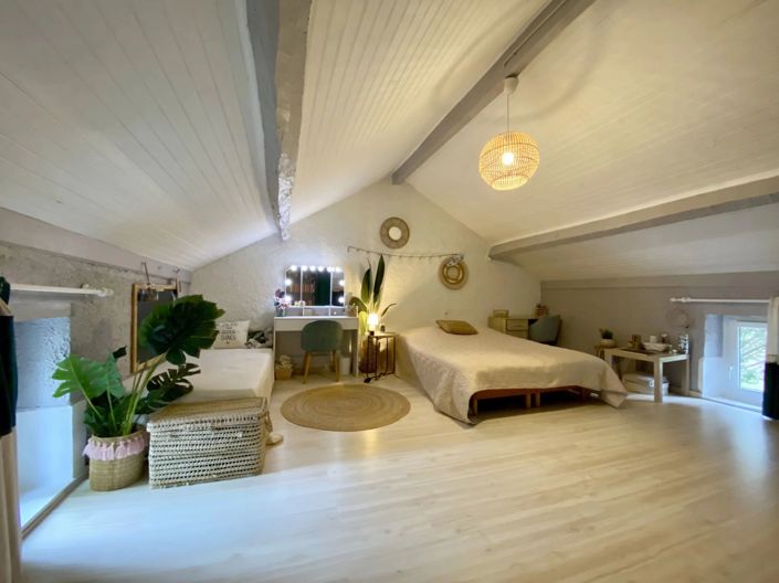 Image No.8-5 Bed House for sale