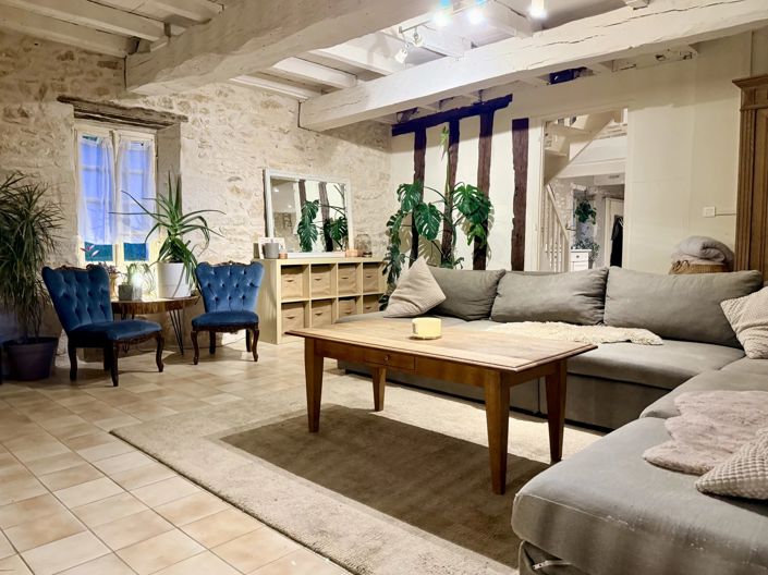 Image No.10-3 Bed House for sale