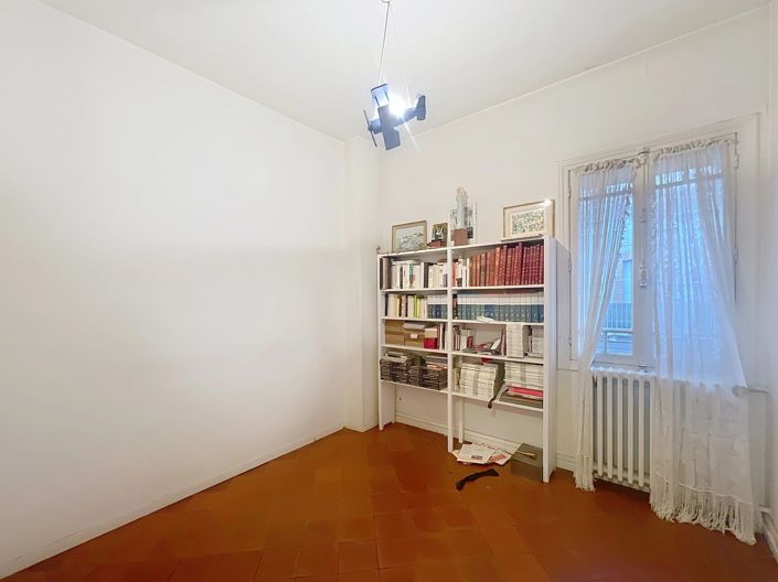 Image No.14-4 Bed House for sale