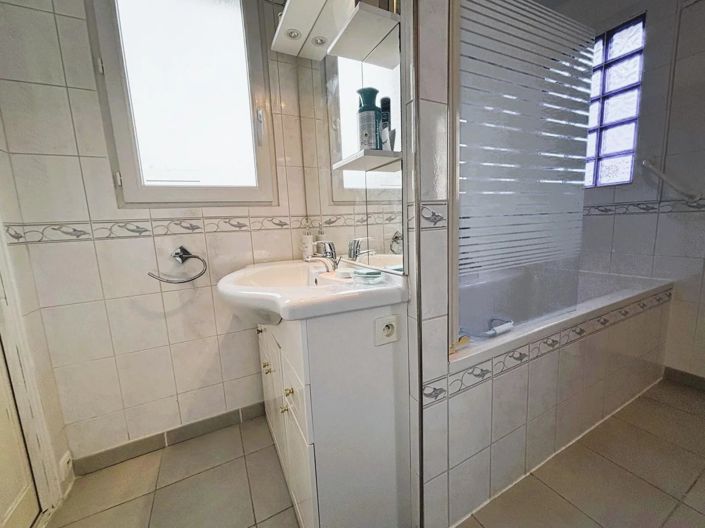 Image No.15-5 Bed House for sale